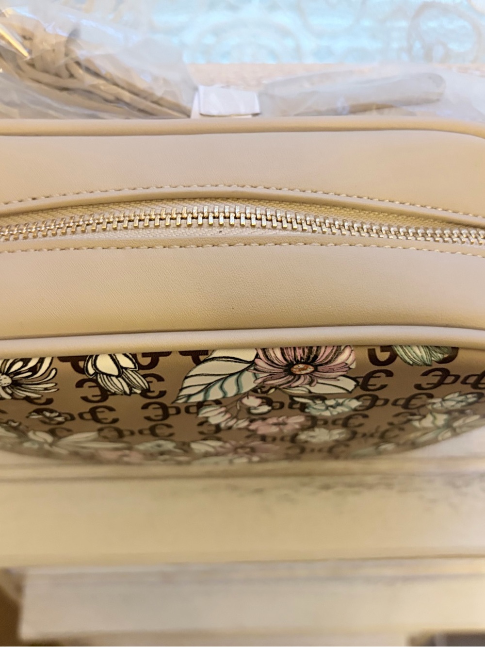 Cavalli Class NWT Lucilla Floral Logo Camera Crossbody Bag - Picture 4 of 9